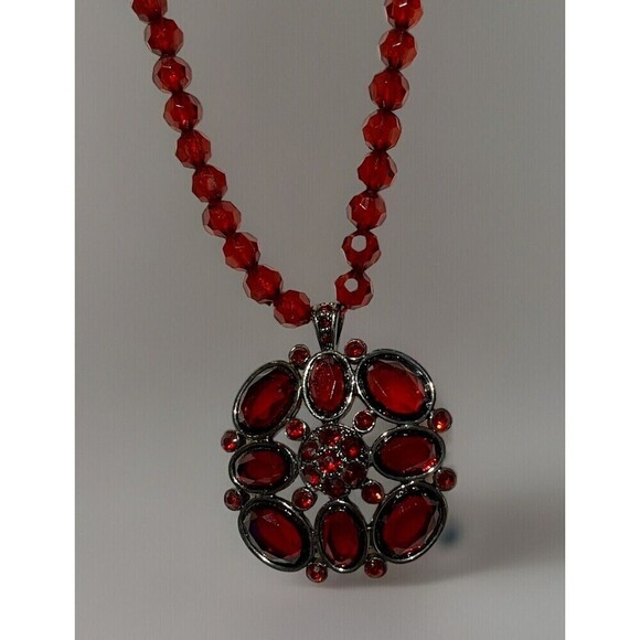 VTG Y2K Liz & Co Red Victorian Goth Bead Pendant Necklace Silver Tone Signed 16" - Picture 2 of 7